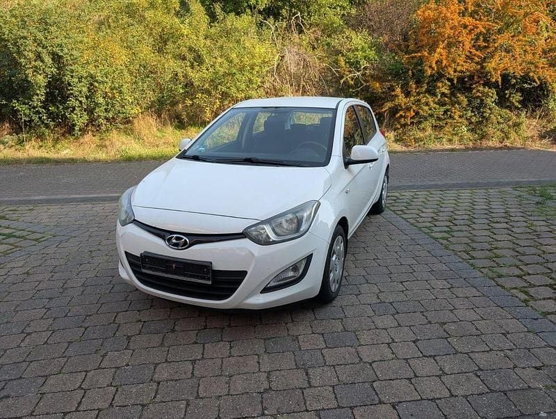 Weiß Gebraucht 2014 Hyundai i20 Classic Kleinwagen | 4.200 € (Guter Preis) - Bild 1/4