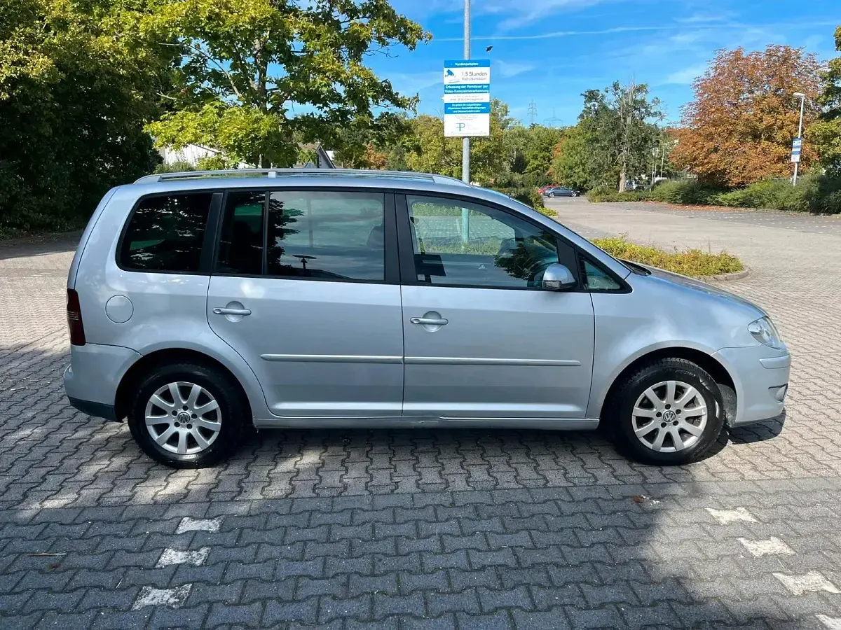 Gebraucht VW Touran 140 PS (102 kW) 2009 Silber Van / Kleinbus