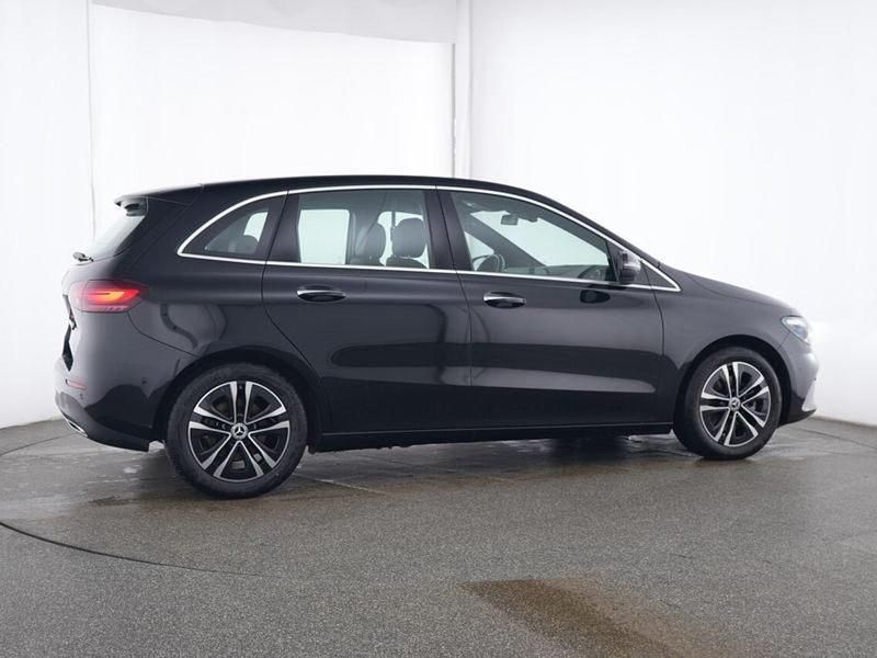Gebraucht Mercedes B200 Progressive 163 PS (119 kW) 2024 Metalliclack kosmosschwarz Van / Kleinbus