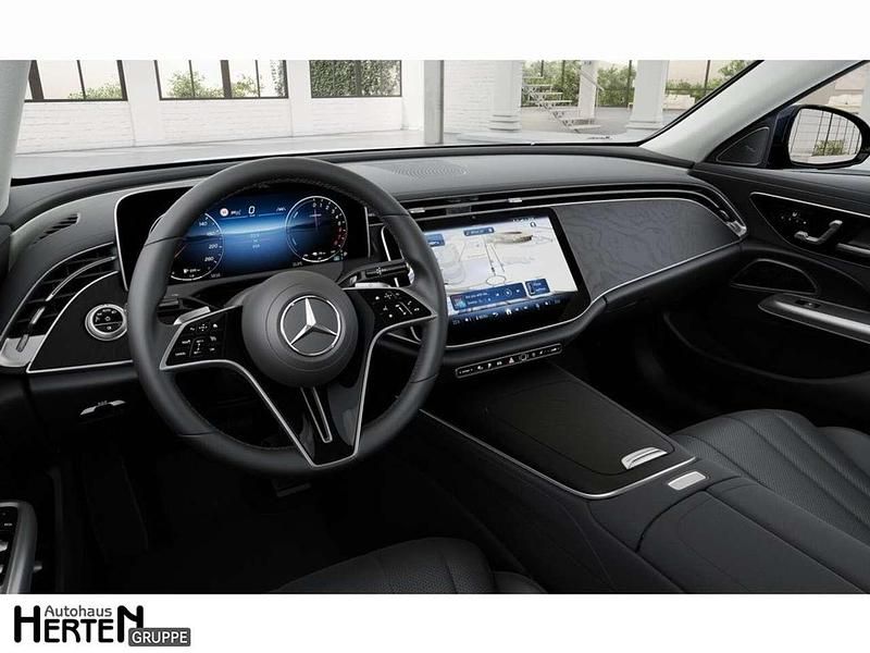 Gebraucht Mercedes E400 Avantgarde 252 PS (185 kW) 2025 Lack nautikblau Limousine
