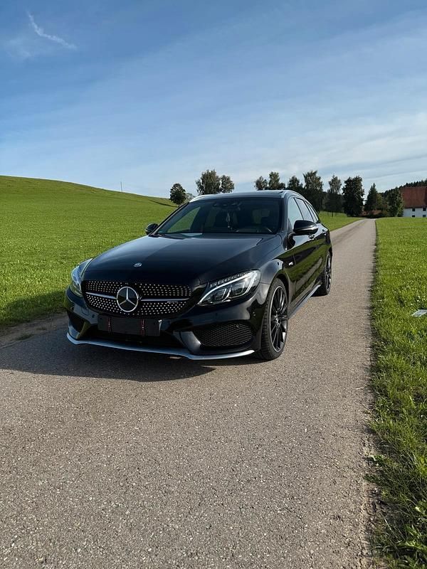 Schwarz Gebraucht 2017 Mercedes C43 AMG AMG Kombi | 27.500 € (Superpreis) - Bild 1/4