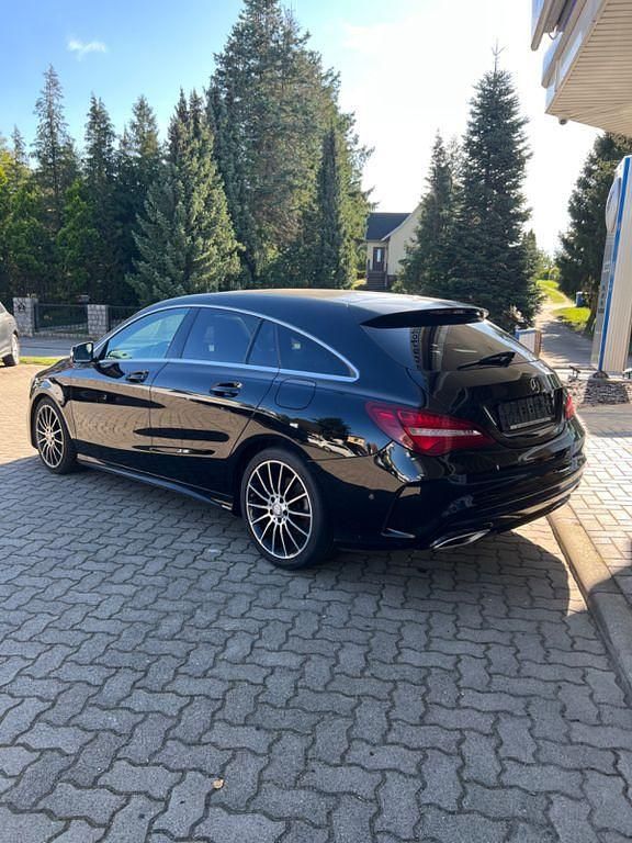 Gebraucht Mercedes CLA220 Shooting Brake 177 PS (130 kW) 2017 Schwarz Kombi