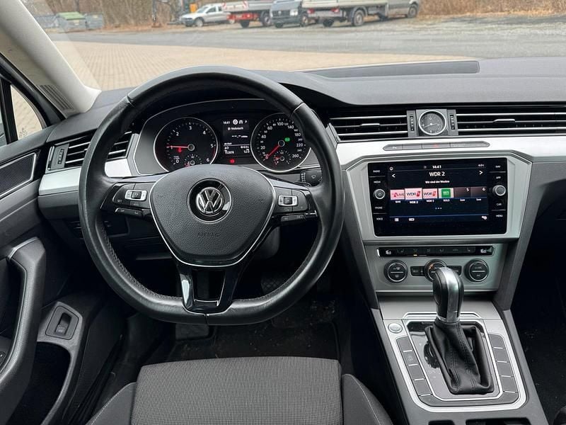Gebraucht VW Passat 150 PS (110 kW) 2018 Weiß Kombi