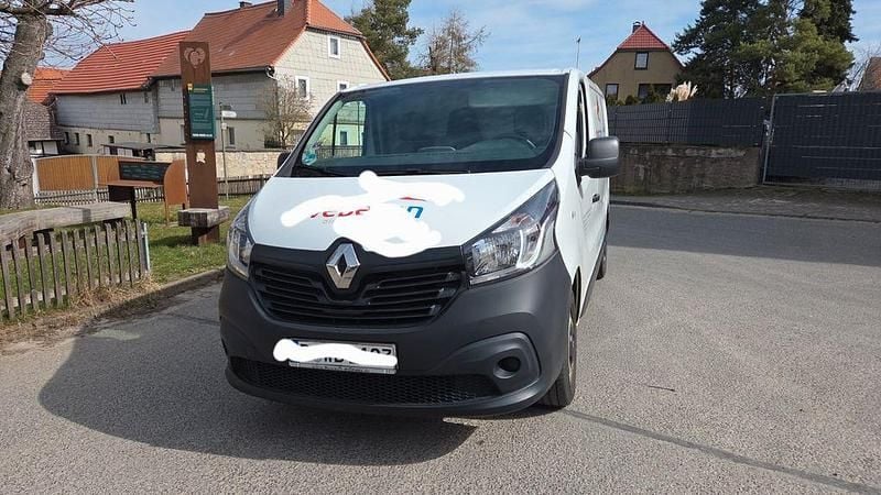 Second-hand Renault Trafic 95 CP (69 kW) 2018 Alb Monovolum