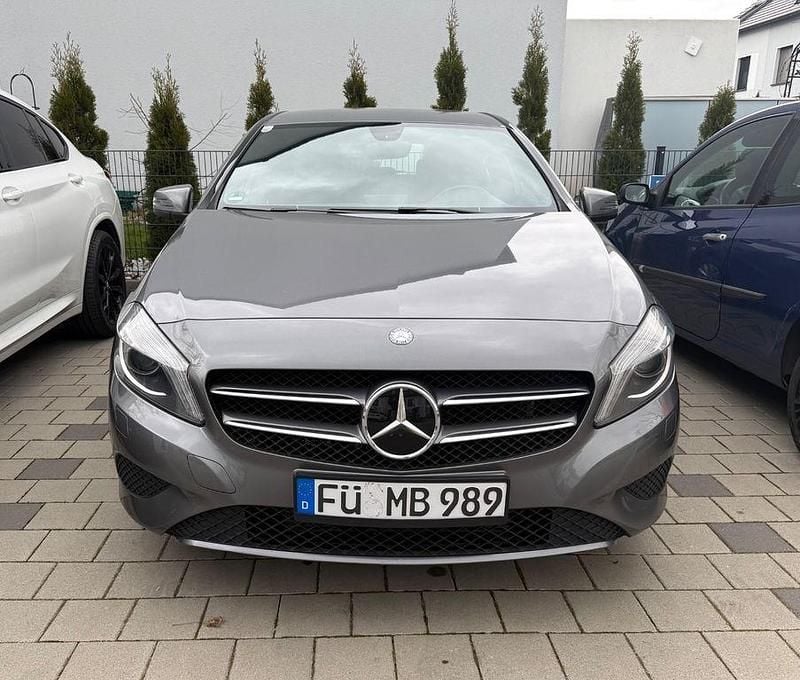 Gebraucht Mercedes A180 109 PS (80 kW) 2013 Schwarz Limousine