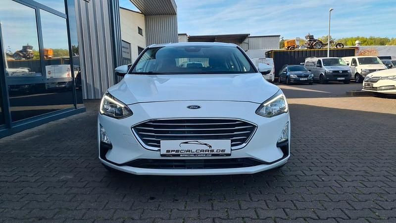 Gebraucht Ford Focus Cool & Connect 120 PS (88 kW) 2021 Weiß Limousine