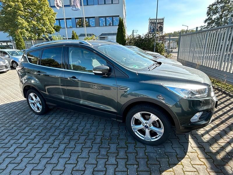 Gebraucht Ford Kuga Titanium 150 PS (110 kW) 2018 Grün SUV