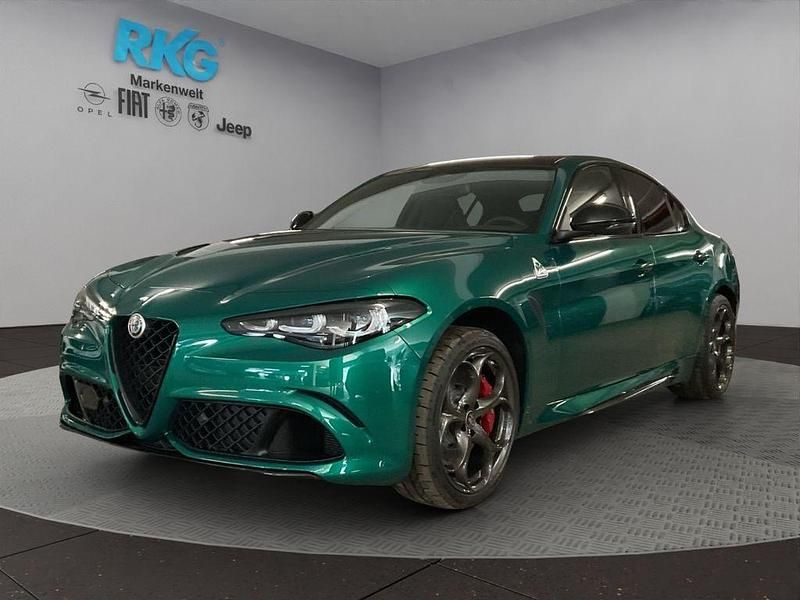 Gruen Neu 2025 Alfa Romeo Giulia Quadrifoglio Limousine | 108.990 € - Bild 1/4