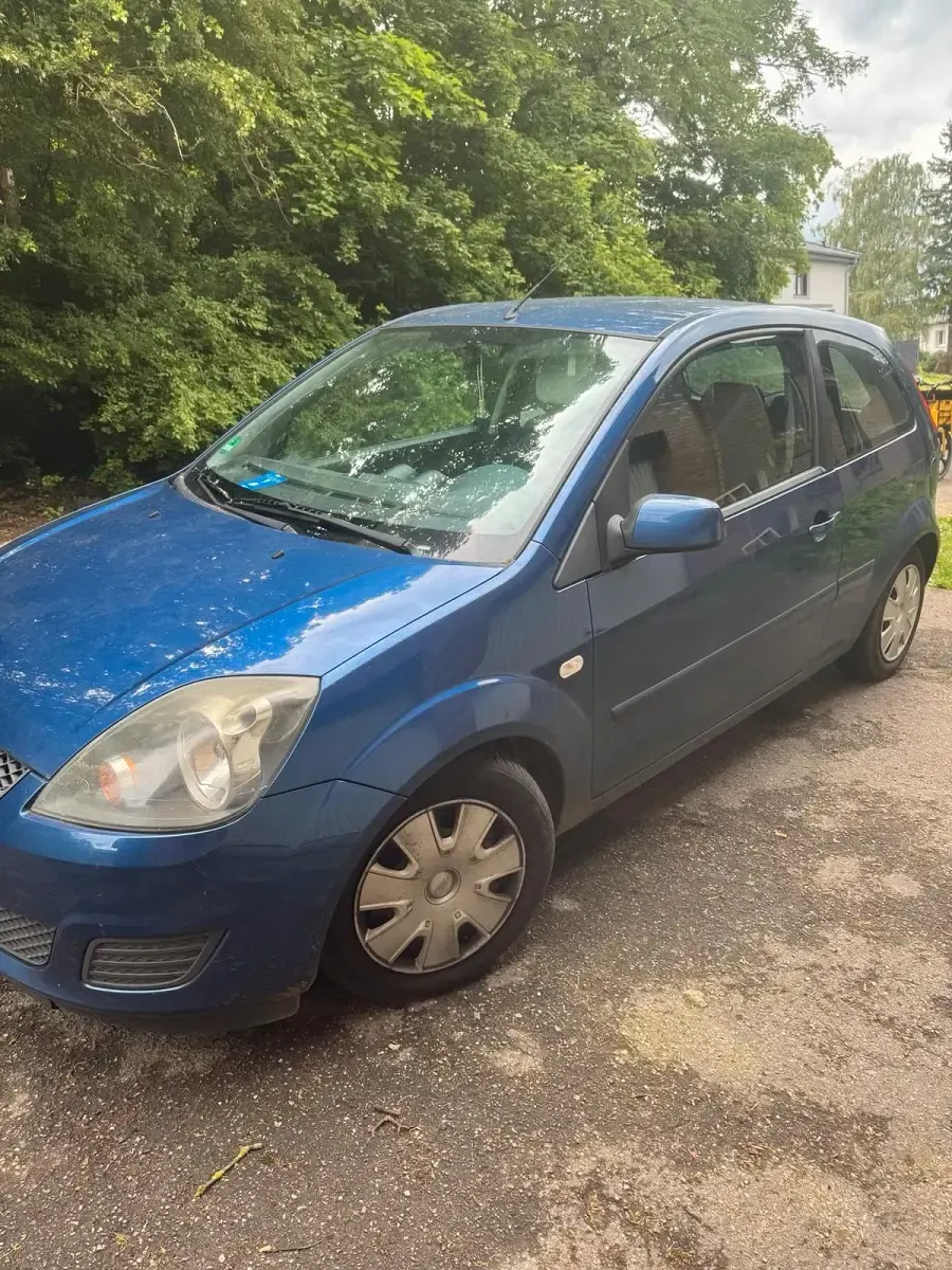 Gebraucht Ford Fiesta 69 PS (50 kW) 2008 Blau Kleinwagen