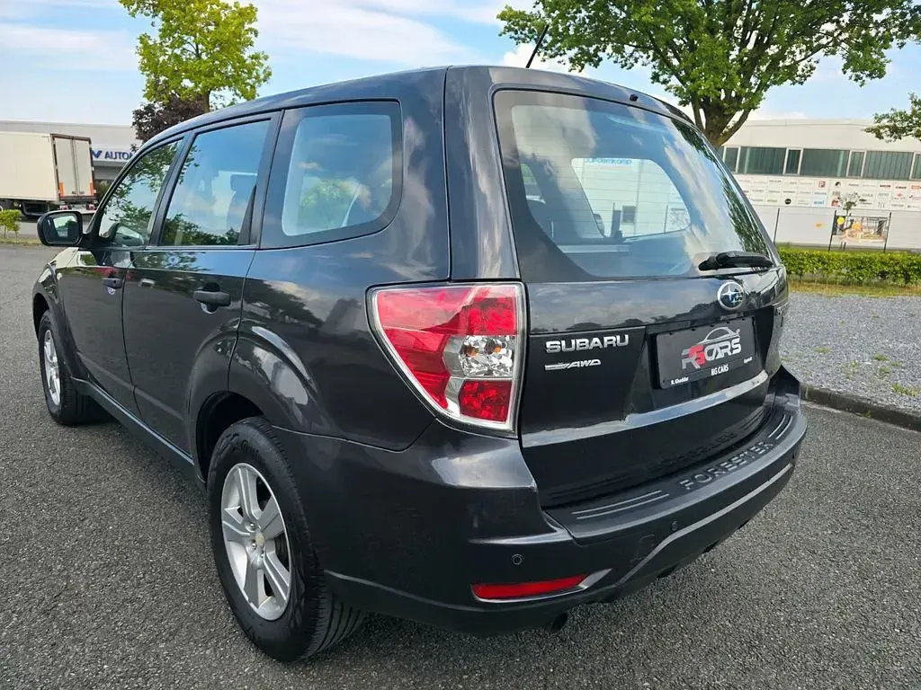 Usado Subaru Forester Active 147 CV (108 kW) 2012 Gris SUV