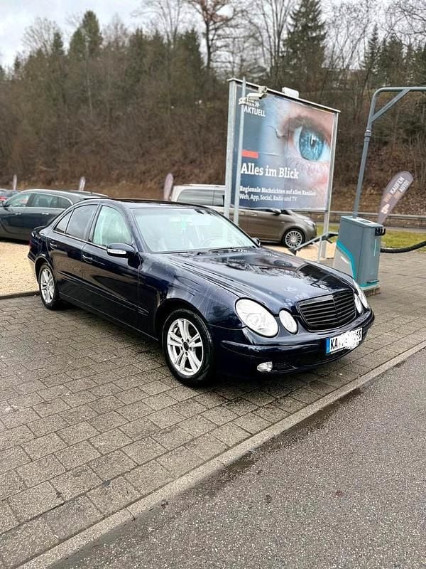 Gebraucht Mercedes E200 122 PS (89 kW) 2004 Blau Limousine