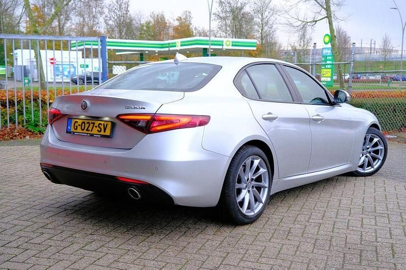 Gebraucht Alfa Romeo Giulia Super 179 PS (131 kW) 2017 Grau Limousine
