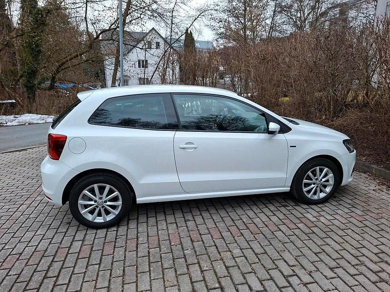 Gebraucht VW Polo 75 PS (55 kW) 2015 Weiß Kleinwagen