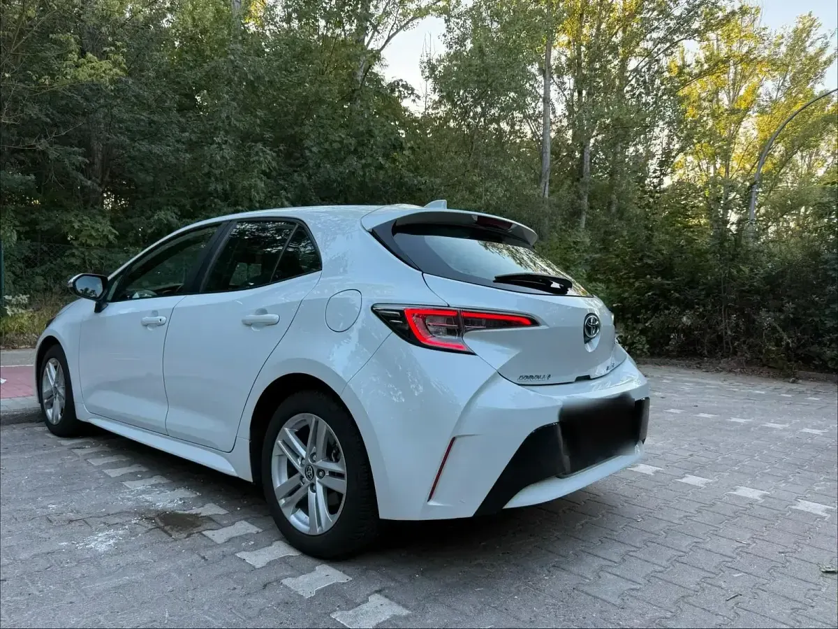 Gebraucht Toyota Corolla 98 PS (72 kW) 2022 Weiß Limousine