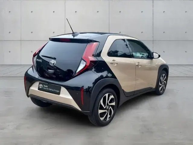 Gebraucht Toyota Aygo X Team 72 PS (52 kW) 2024 209) (beige SUV