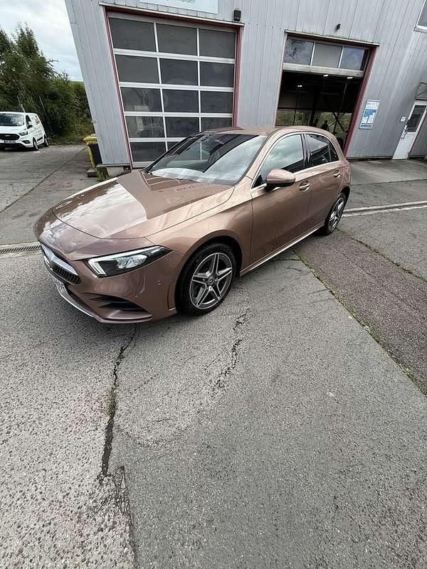 Gold Gebraucht 2022 Mercedes A250 AMG line Limousine | 26.250 € (Guter Preis) - Bild 1/4