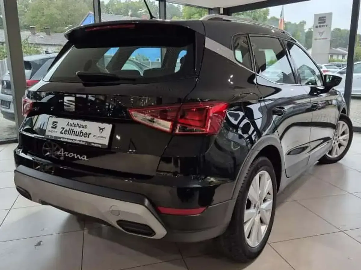 Gebraucht Seat Arona Xperience 95 PS (69 kW) 2022 Schwarz / dach in grau SUV