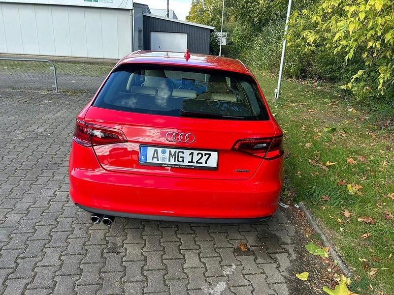 Gebraucht Audi A3 Ambiente 179 PS (131 kW) 2015 Rot Limousine