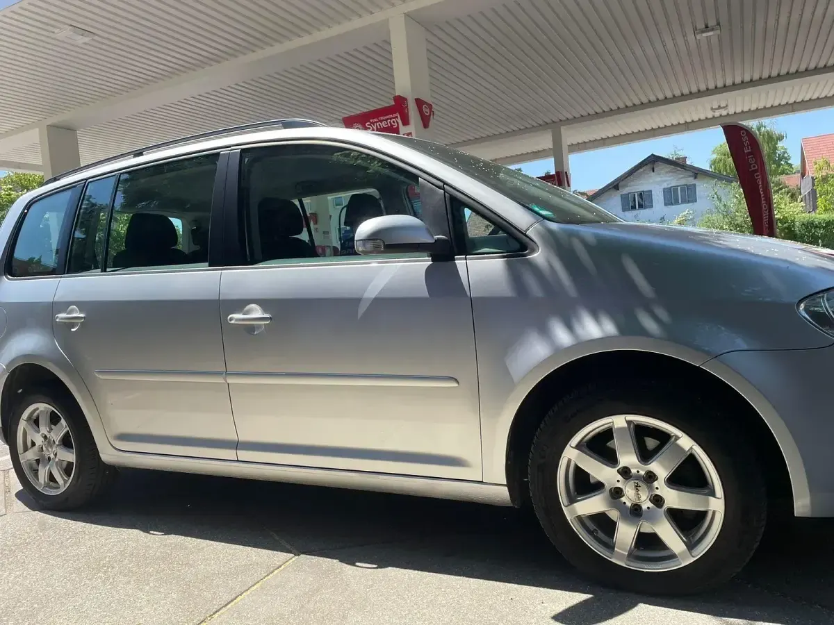Gebraucht VW Touran 2007 Silber Van / Kleinbus
