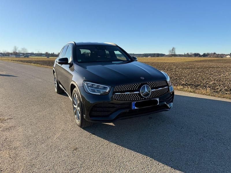 Grau Gebraucht 2021 Mercedes GLC220 SUV | 37.100 € (Fairer Preis) - Bild 1/4