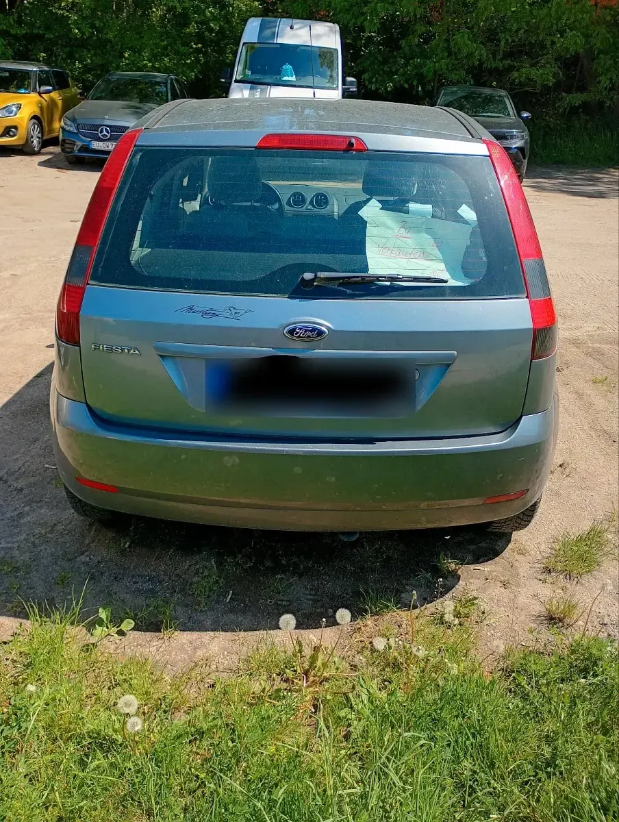 Używany Ford Fiesta 100 KM (73 kW) 2002 Srebrny Hatchback