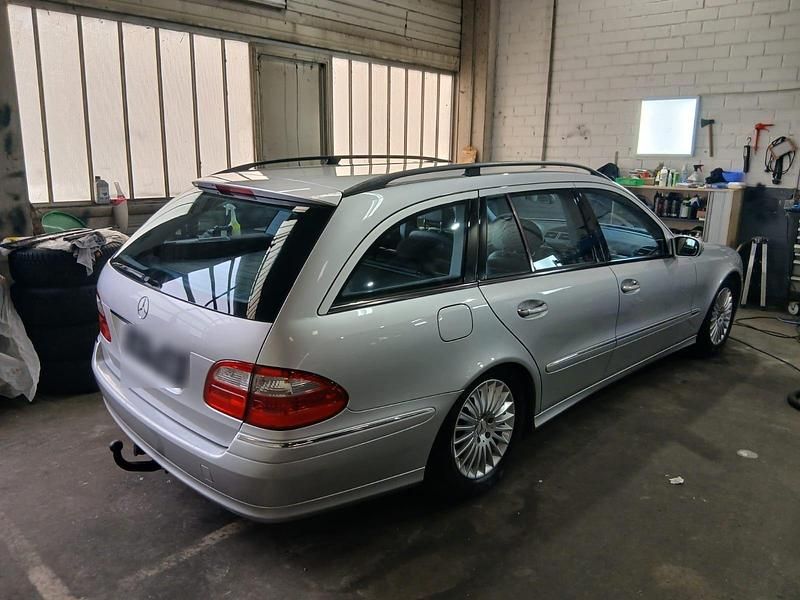 Gebraucht Mercedes E200 Avantgarde 163 PS (119 kW) 2003 Silber Kombi
