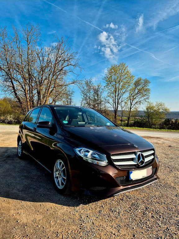 Gebraucht Mercedes B220 177 PS (130 kW) 2017 Braun Van / Kleinbus