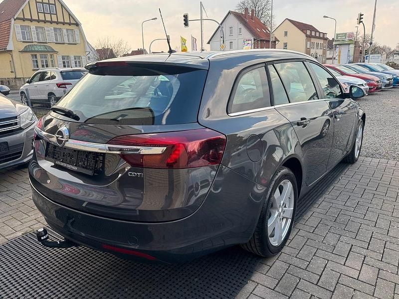 Gebraucht Opel Insignia Edition 131 PS (96 kW) 2015 Grau Kombi