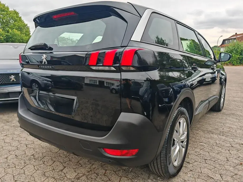Gebraucht Peugeot 5008 131 PS (96 kW) 2023 Schwarz SUV