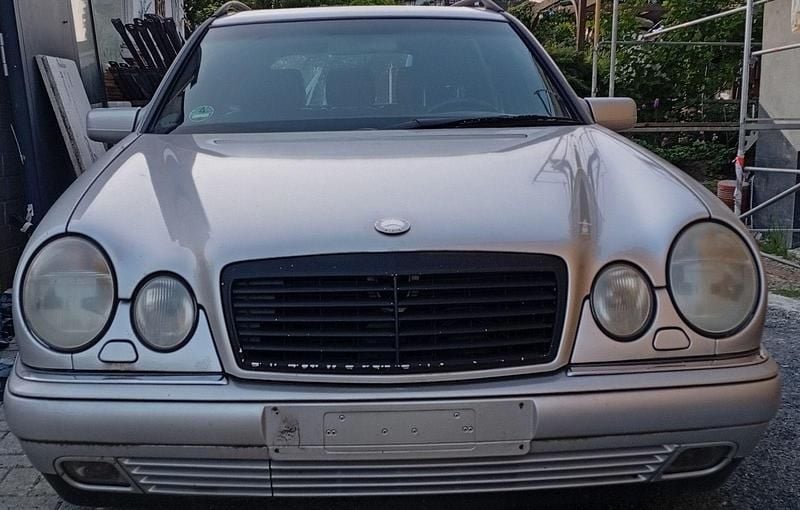 Gebraucht Mercedes E320 224 PS (164 kW) 1997 Silber Kombi