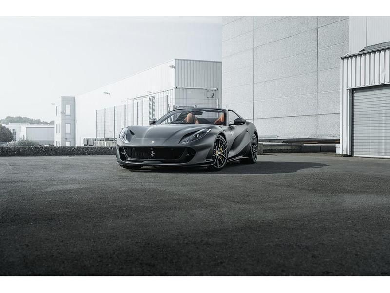 Grau Gebraucht 2022 Ferrari 812 Cabrio | 497.250 € - Bild 1/4