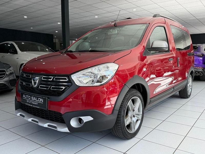 Rot Gebraucht 2020 Dacia Dokker Stepway Van | 16.490 € (Superpreis) - Bild 1/4