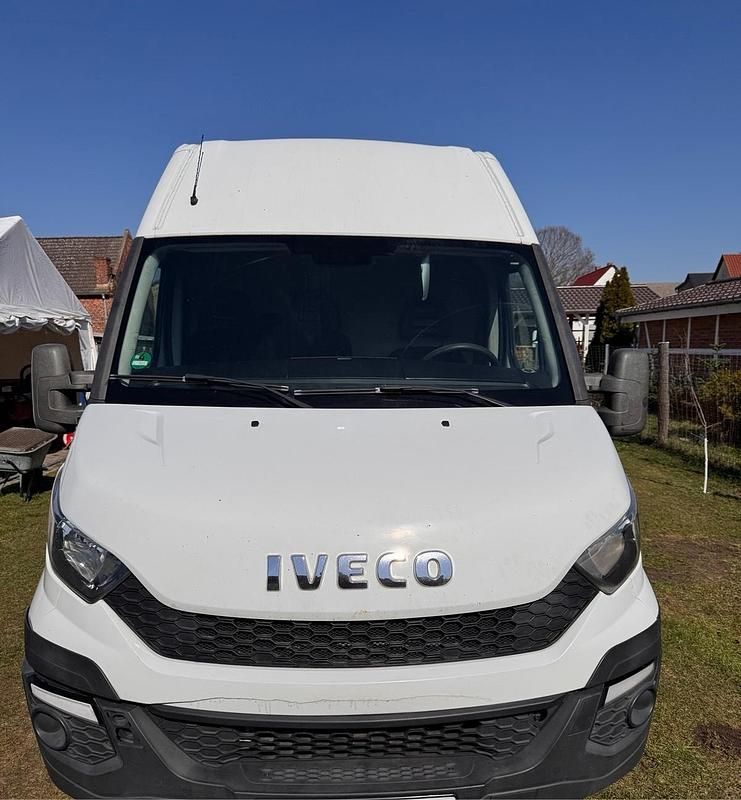 Gebraucht Iveco Daily 145 PS (106 kW) 2015 Weiß Limousine