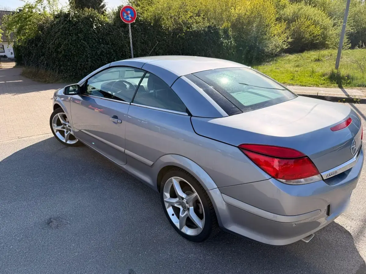 Gebraucht Opel Astra Cabriolet 140 PS (102 kW) 2008 Grau Cabrio