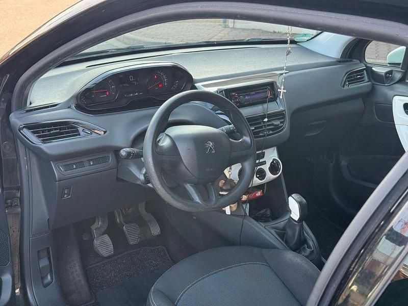 Gebraucht Peugeot 208 68 PS (50 kW) 2015 Kleinwagen