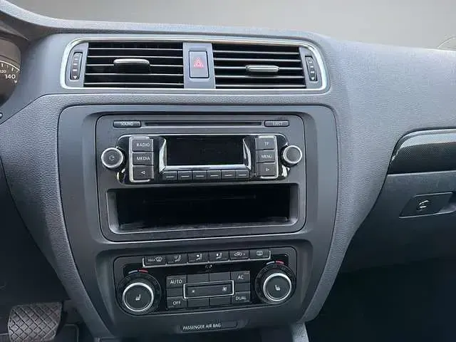 Occasion VW Jetta 160 ch (117 kW) 2011 Bleue Berline