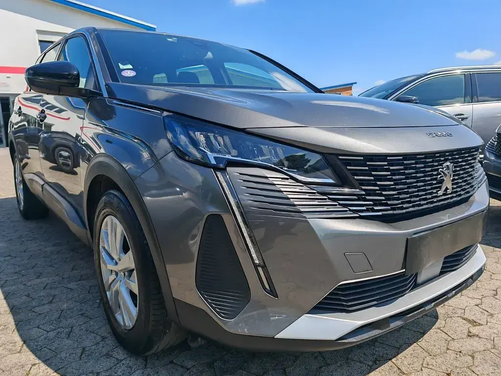 Gebraucht Peugeot 5008 131 PS (96 kW) 2023 Grau SUV
