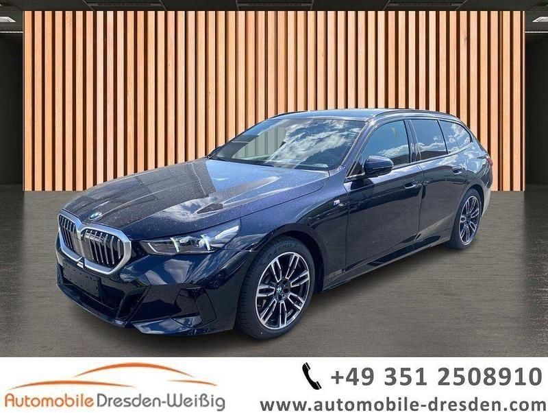 Schwarz Gebraucht 2024 BMW 520 M Sport Kombi | 54.980 € (Superpreis) - Bild 1/3