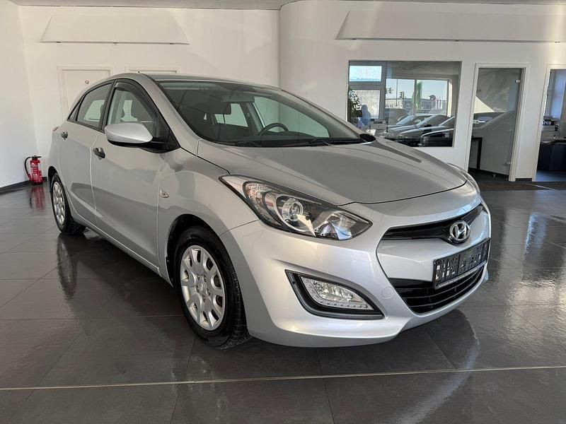 Gebraucht Hyundai i30 Classic 99 PS (72 kW) 2013 Silber Limousine