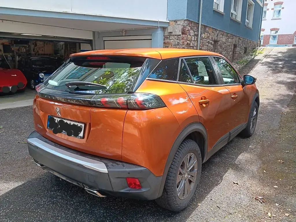 Gebraucht Peugeot 2008 Active 131 PS (96 kW) 2021 Orange SUV