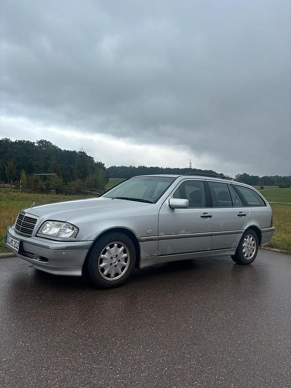 Silber Gebraucht 2000 Mercedes C200 Elegance Kombi | 1.299 € - Bild 1/4
