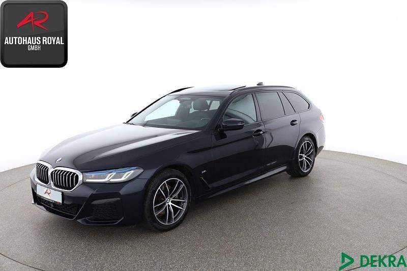 Schwarz Gebraucht 2021 BMW 520 M Sport Kombi | 40.580 € - Bild 1/4