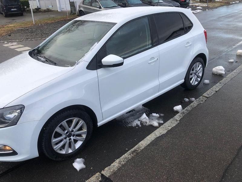 Gebraucht VW Polo Comfortline 75 PS (55 kW) 2015 Weiß Limousine