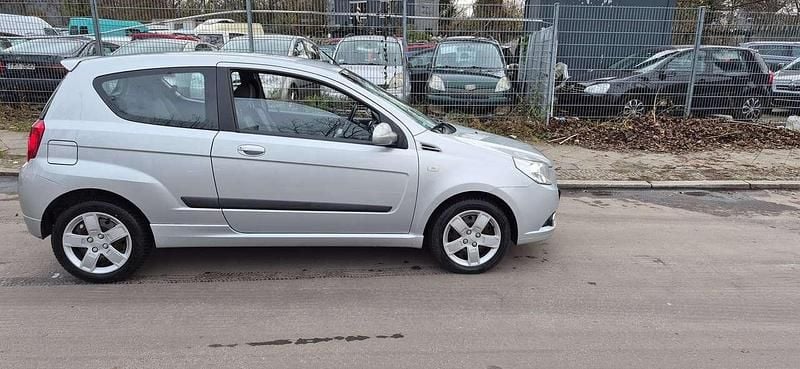Silber Gebraucht 2010 Chevrolet Aveo Limousine | 2.500 € (Fairer Preis) - Bild 1/4