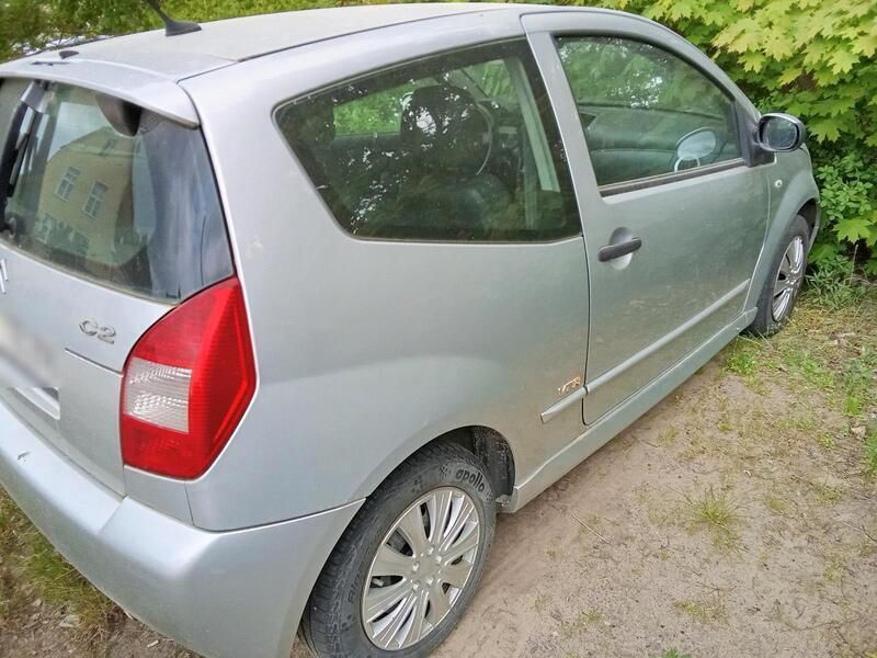 Silber Gebraucht 2007 Citroën C2 Kleinwagen | 400 € - Bild 1/4