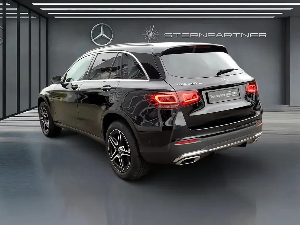 Gebraucht Mercedes GLC300e AMG 306 PS (225 kW) 2022 Schwarz SUV