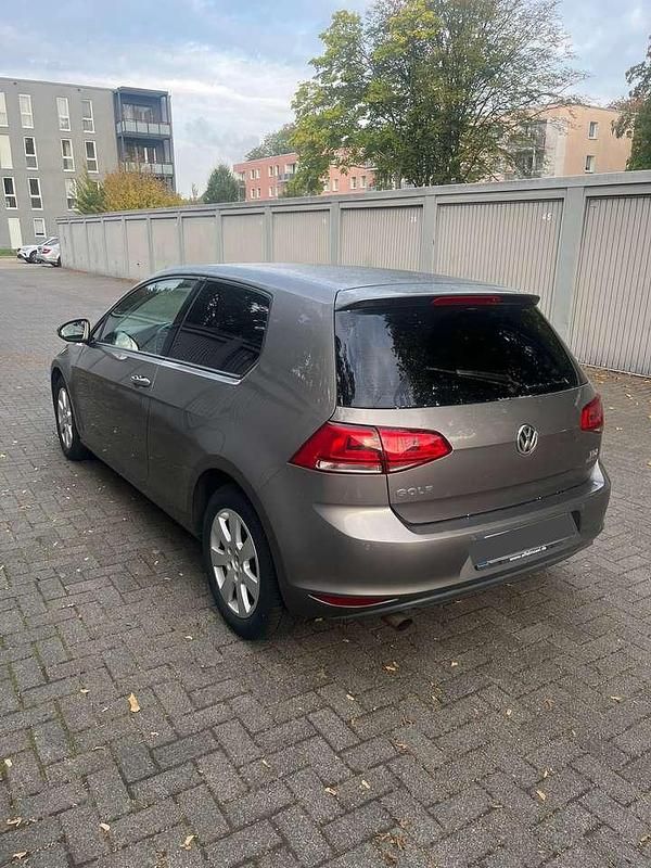 Gebraucht VW Golf VII Trendline 105 PS (77 kW) 2013 Grau Limousine