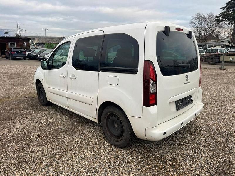 Gebraucht Peugeot TePee Active 99 PS (72 kW) 2015 Weiß Van / Kleinbus