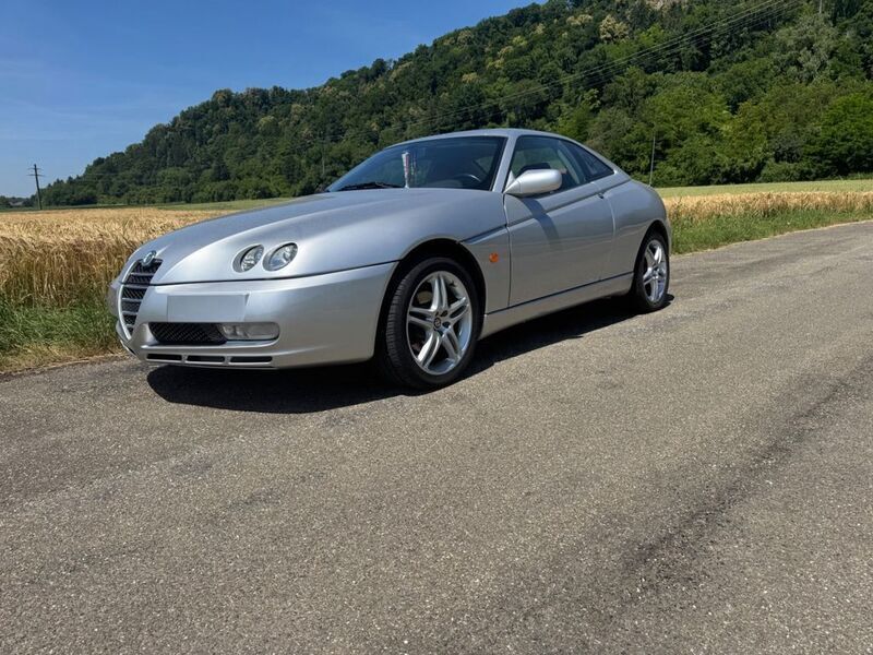 Silber Gebraucht 2004 Alfa Romeo GTV Coupé | 9.999 € (Fairer Preis) - Bild 1/4