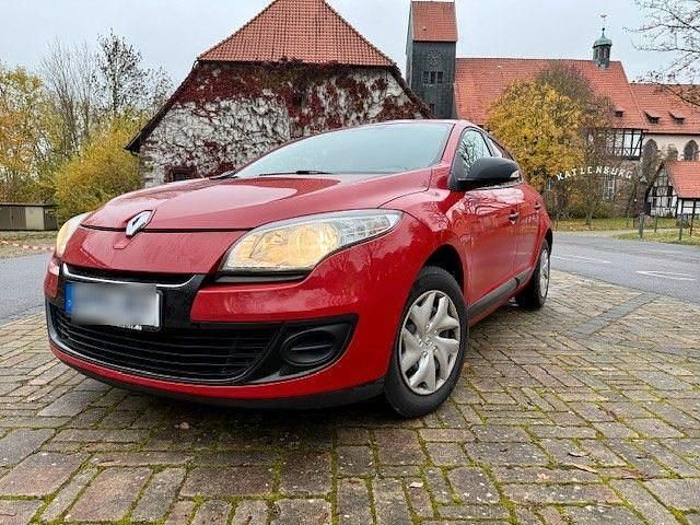 Gebraucht Renault Mégane Authentique 101 PS (74 kW) 2013 Rot Limousine